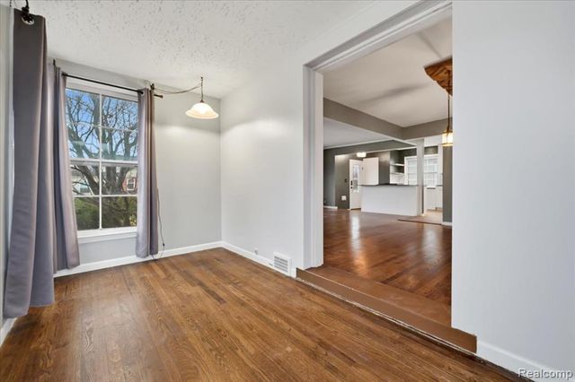 431 Colonial Court, Grosse Pointe Farms, MI 48236