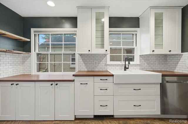 431 Colonial Court, Grosse Pointe Farms, MI 48236