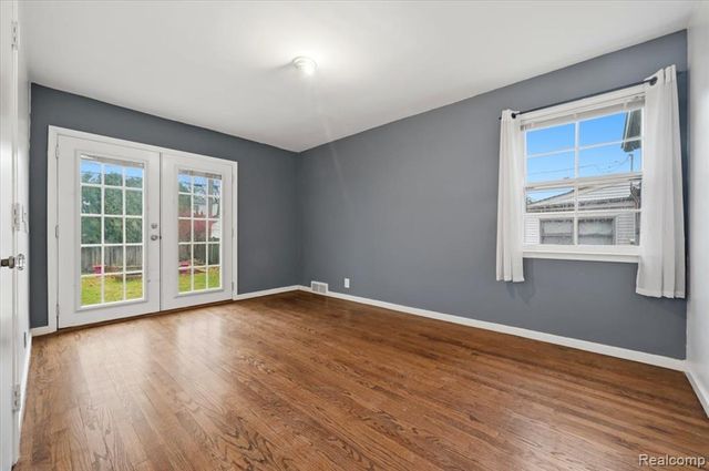 431 Colonial Court, Grosse Pointe Farms, MI 48236