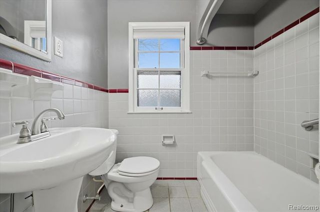 431 Colonial Court, Grosse Pointe Farms, MI 48236