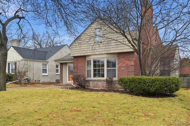 431 Colonial Court, Grosse Pointe Farms, MI 48236