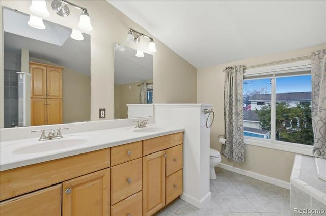 431 Colonial Court, Grosse Pointe Farms, MI 48236