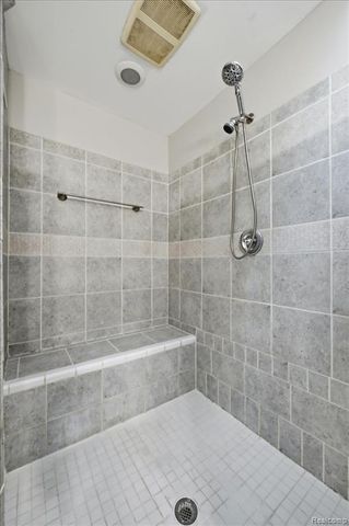 431 Colonial Court, Grosse Pointe Farms, MI 48236