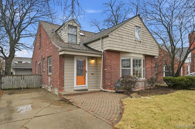 431 Colonial Court, Grosse Pointe Farms, MI 48236