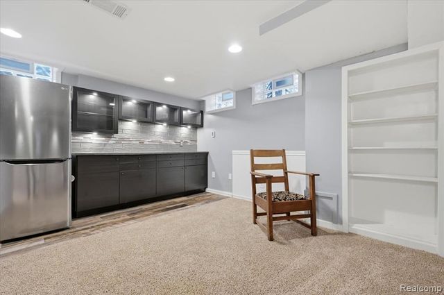 431 Colonial Court, Grosse Pointe Farms, MI 48236