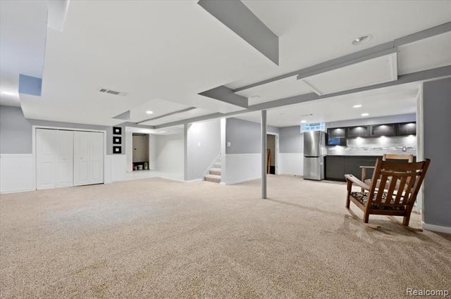 431 Colonial Court, Grosse Pointe Farms, MI 48236