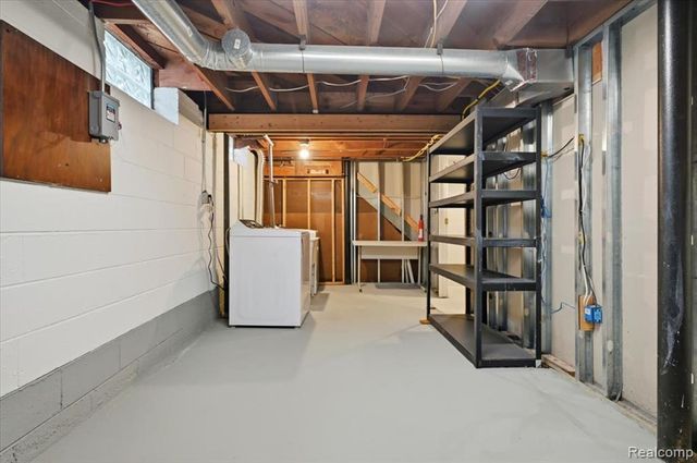 431 Colonial Court, Grosse Pointe Farms, MI 48236