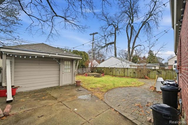 431 Colonial Court, Grosse Pointe Farms, MI 48236