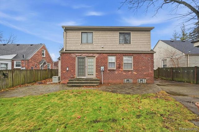 431 Colonial Court, Grosse Pointe Farms, MI 48236