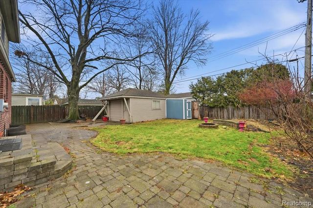 431 Colonial Court, Grosse Pointe Farms, MI 48236