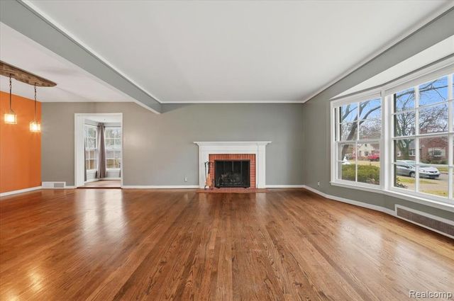 431 Colonial Court, Grosse Pointe Farms, MI 48236