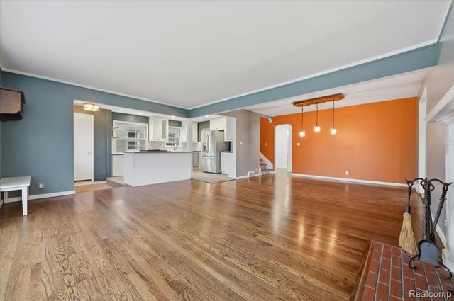 431 Colonial Court, Grosse Pointe Farms, MI 48236