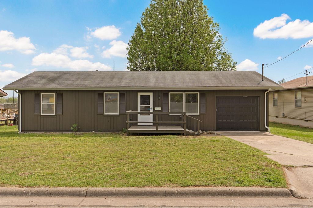 2316 W Page Street, Springfield, MO 65802