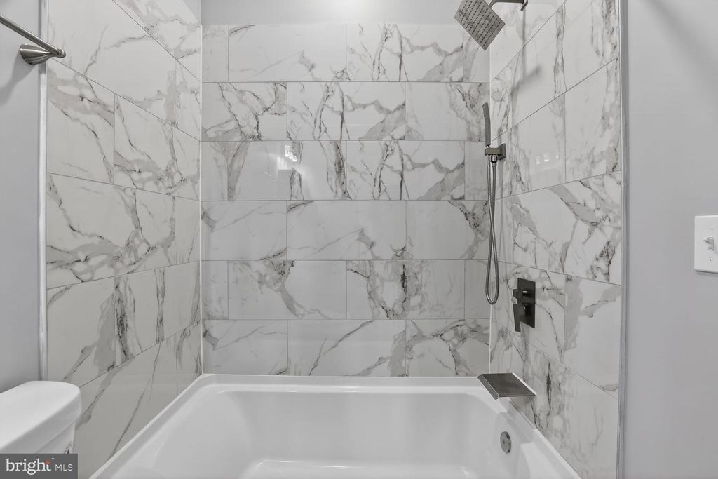 Image 18 of property listing at 2802 CLIFTON PARK TER, Baltimore, MD 21213