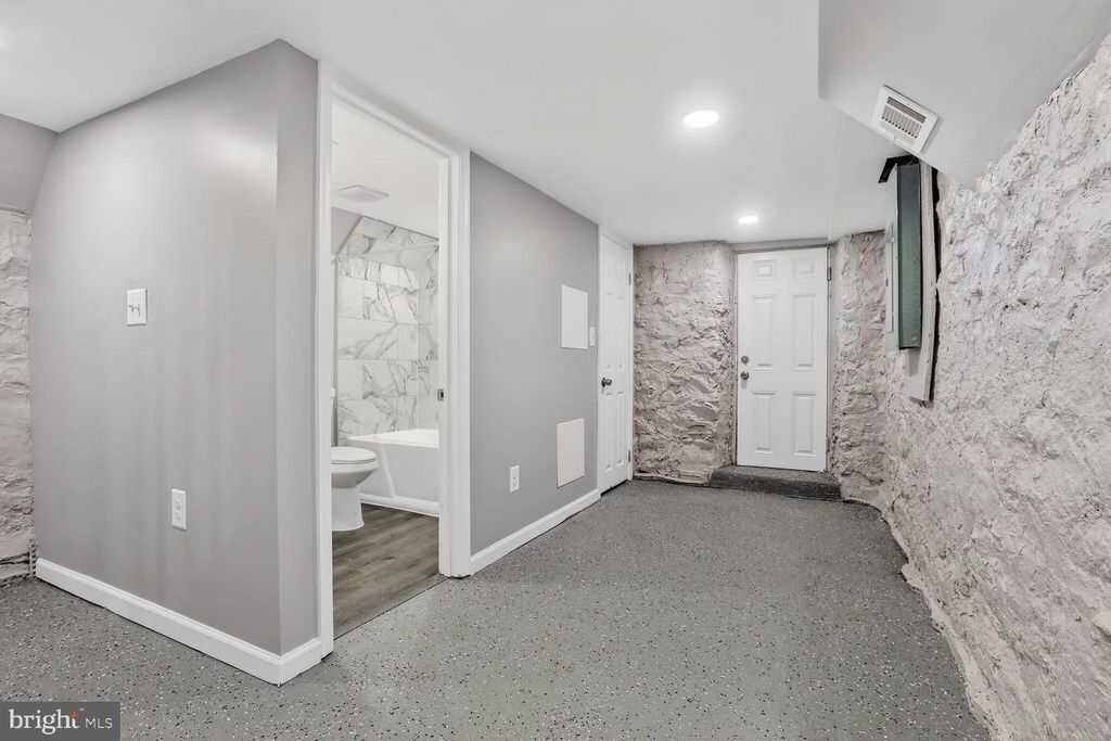 Image 20 of property listing at 2802 CLIFTON PARK TER, Baltimore, MD 21213