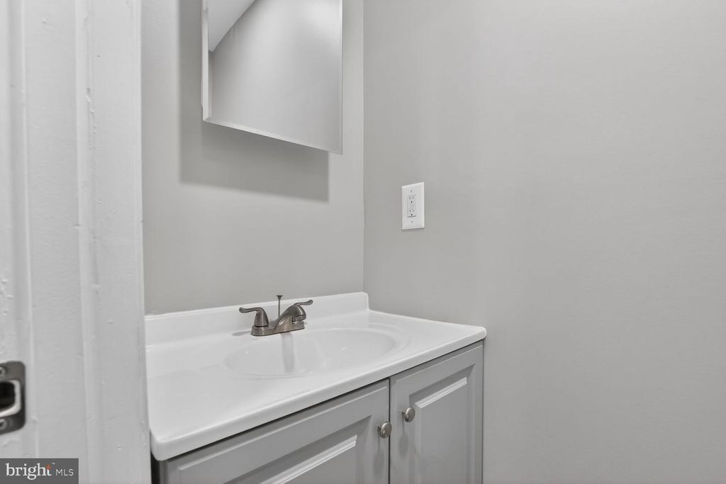 Image 5 of property listing at 2802 CLIFTON PARK TER, Baltimore, MD 21213