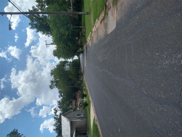 409 W Brenham ST, Elgin, TX 78621