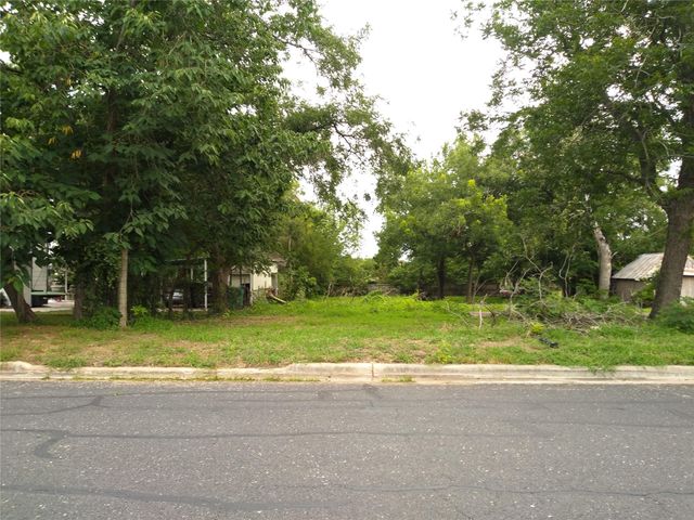 409 W Brenham ST, Elgin, TX 78621