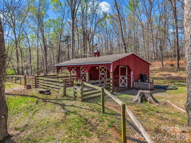 1941 Landrum Road, Columbus, NC 28722