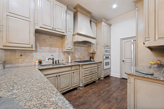 96 Casa Lane 210, Colleyville, TX 76034