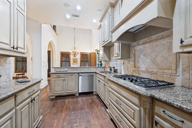 96 Casa Lane 210, Colleyville, TX 76034