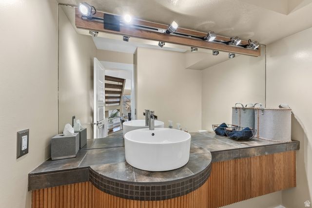 1718 S OAK SPRINGS DR, Salt Lake City, UT 84108