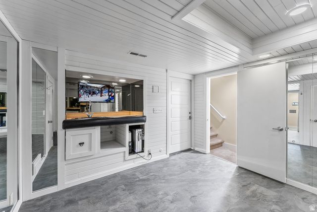 1718 S OAK SPRINGS DR, Salt Lake City, UT 84108
