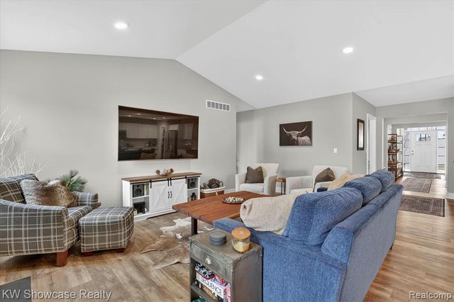 3108 Theodore, Wixom, MI 48393