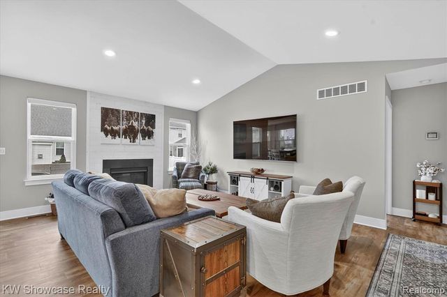 3108 Theodore, Wixom, MI 48393