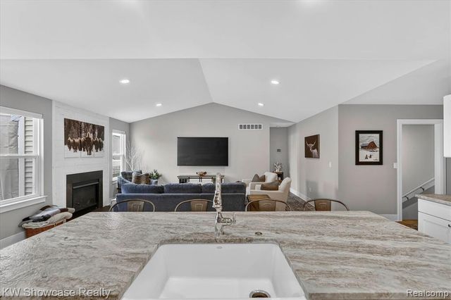 3108 Theodore, Wixom, MI 48393