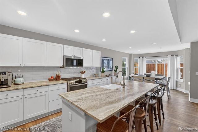 3108 Theodore, Wixom, MI 48393