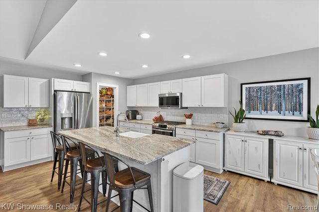 3108 Theodore, Wixom, MI 48393