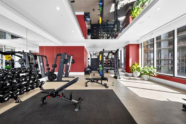 11 NE 6 ST 3210, Miami, FL 33132