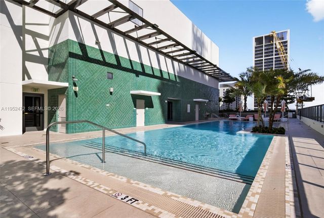 11 NE 6 ST 3210, Miami, FL 33132