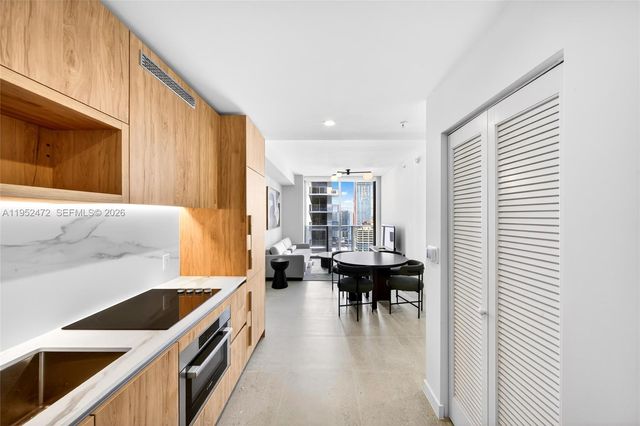 11 NE 6 ST 3210, Miami, FL 33132