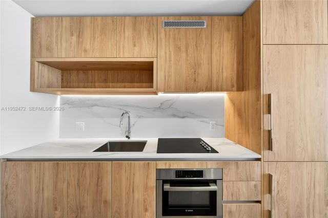 11 NE 6 ST 3210, Miami, FL 33132