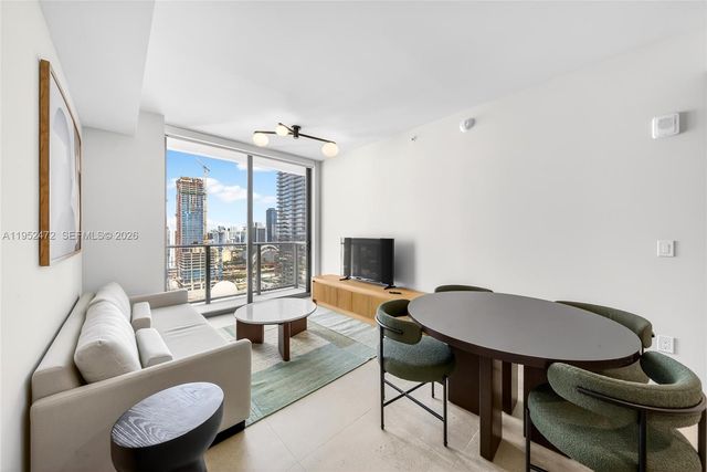 11 NE 6 ST 3210, Miami, FL 33132