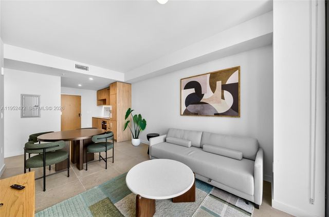 11 NE 6 ST 3210, Miami, FL 33132