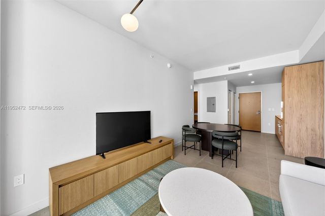 11 NE 6 ST 3210, Miami, FL 33132