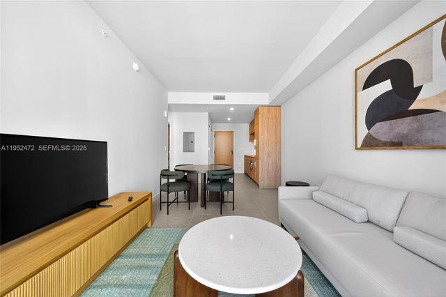 11 NE 6 ST 3210, Miami, FL 33132