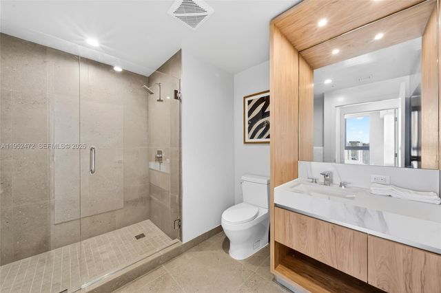 11 NE 6 ST 3210, Miami, FL 33132