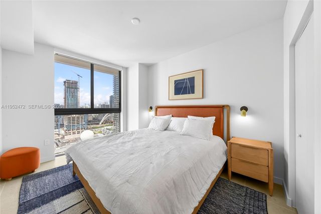 11 NE 6 ST 3210, Miami, FL 33132