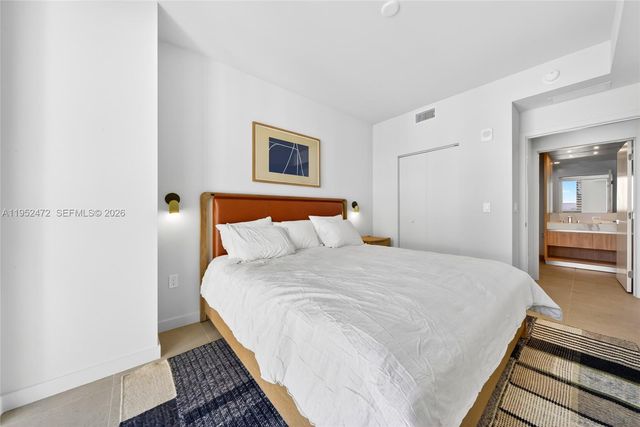 11 NE 6 ST 3210, Miami, FL 33132