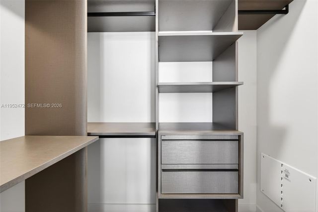 11 NE 6 ST 3210, Miami, FL 33132