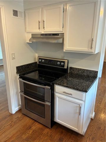 3209 W 72nd Street, Prairie Village, KS 66208