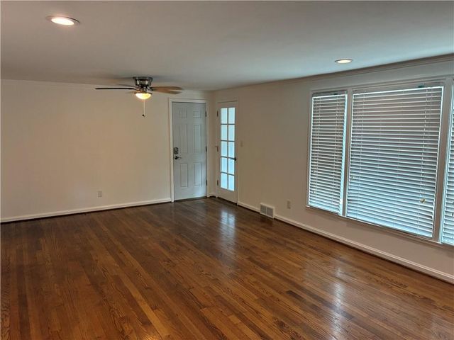 3209 W 72nd Street, Prairie Village, KS 66208