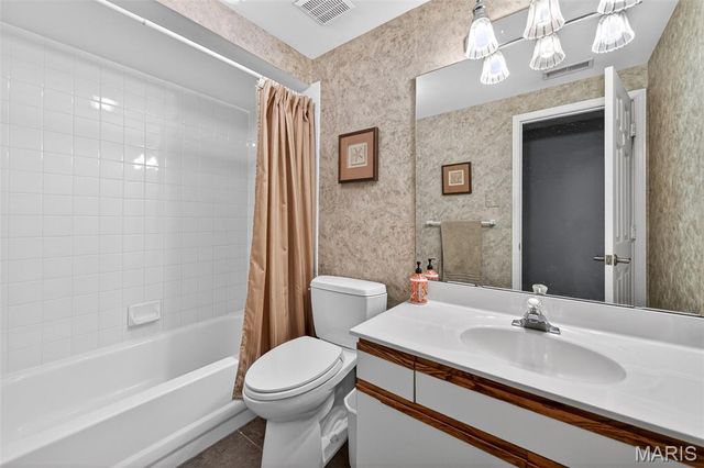 174 Baxter Heights Court, Manchester, MO 63011