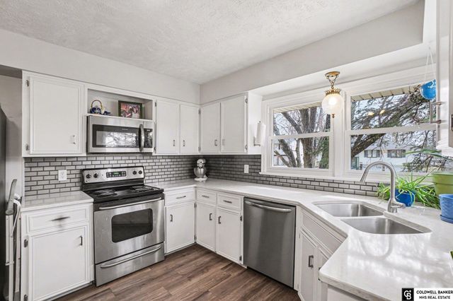 9546 Taylor Street, Omaha, NE 68134