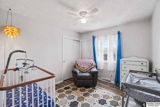 9546 Taylor Street, Omaha, NE 68134