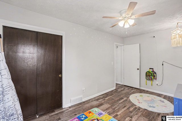 9546 Taylor Street, Omaha, NE 68134